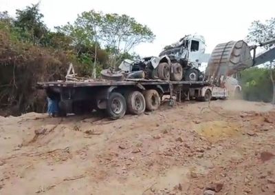 O caminhoneiro Alexandre de Freitas, de 49 anos, ficou preso na cabine e morreu no acidente