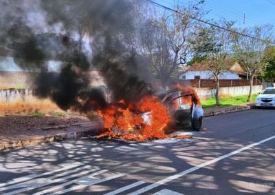 As chamas come&ccedil;aram enquanto o ve&iacute;culo trafegava pela regi&atilde;o da cidade