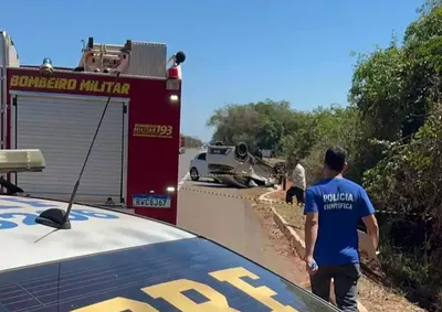 O carro em que ele estava foi atingido por um Volkswagen Gol antes de capotar