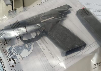 Na tentativa de despistar da pol&iacute;cia, ele tentou se desfazer do il&iacute;cito, por&eacute;m, acabou abordado