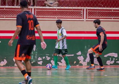 A competi&ccedil;&atilde;o teve in&iacute;cio na noite da &uacute;ltima ter&ccedil;a-feira (29), no Gin&aacute;sio de Esportes de Caarap&oacute;, com quatro partidas