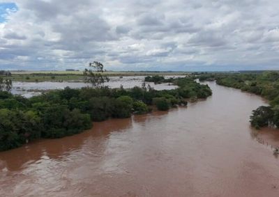 Na esta&ccedil;&atilde;o de Dourados, o n&iacute;vel do rio chegou a 423 cent&iacute;metros nesta segunda, ante 416 cent&iacute;metros no dia anterior