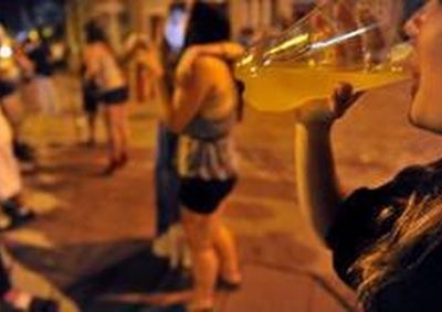 Moradores devem evitar bebidas sem r&oacute;tulo ou proced&ecirc;ncia duvidosa para reduzir riscos &agrave; sa&uacute;de.