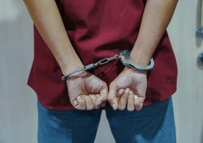 Ap&oacute;s tentar fugir, homem foi preso pela Guarda e causou danos &agrave; viatura durante a ocorr&ecirc;ncia em Cabre&uacute;va