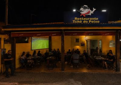 No 1&ordm; jogo do Brasil, p&uacute;blico ter&aacute; tel&atilde;o de 150 polegadas, show com Douglas Valente e degusta&ccedil;&atilde;o de isca de til&aacute;pia na compra do balde de Heineken
