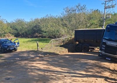 Carreta violada e cavalo mec&acirc;nico foram encontrados abandonados na Via Cyrineu Tonolli durante patrulhamento preventivo