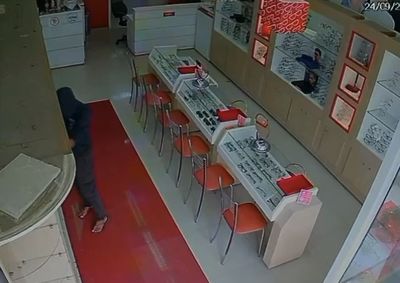 Ocorr&ecirc;ncia foi registrada em estabelecimento da Rua Maranh&atilde;o; comerciantes relatam suspeita de que a mesma pessoa possa ter agido em outros com&eacute;rcios 