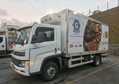 Com 366 ve&iacute;culos na opera&ccedil;&atilde;o log&iacute;stica, distribuidora utiliza sensores e torre de controle para acompanhar cargas refrigeradas 