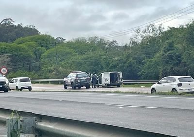 Ocorr&ecirc;ncia aconteceu entre 3h e 3h30 desta segunda-feira, 14, em Cabre&uacute;va; quarto suspeito foi socorrido em estado grave para a Santa Casa