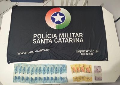 Testemunha acionou a Pol&iacute;cia Militar pelo 190 ap&oacute;s ver um homem retirar objetos de um autom&oacute;vel na via p&uacute;blica