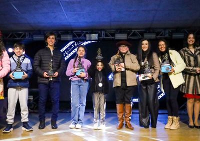 Evento reuniu artistas de diferentes idades e homenageou Amanda Postol Froehner antes das apresenta&ccedil;&otilde;es