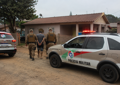 Homem foi encontrado escondido nos fundos de uma resid&ecirc;ncia e reconduzido &agrave; Unidade Prisional Avan&ccedil;ada.