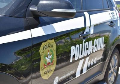 V&iacute;tima teria sido retirada de casa sob amea&ccedil;a, agredida e atingida por disparo no bra&ccedil;o