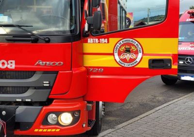 Condutora da motocicleta foi encaminhada ao hospital pelo Corpo de Bombeiros para atendimento m&eacute;dico