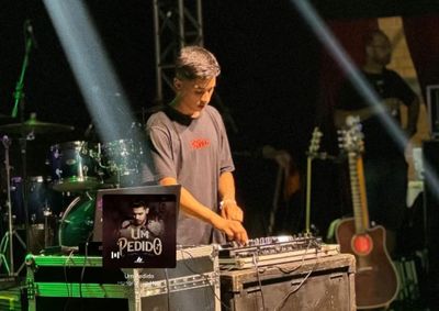 Despedida emociona amigos e familiares, que recordam momentos vividos ao lado do jovem DJ