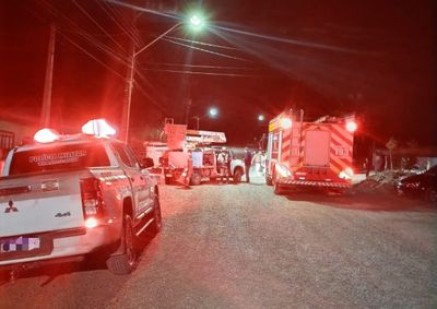 Mulher e crian&ccedil;a estavam no ve&iacute;culo, mas recusaram encaminhamento ao hospital ap&oacute;s avalia&ccedil;&atilde;o dos bombeiros