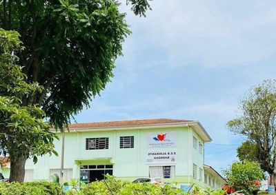 Corpo de Bombeiros auxilia no abastecimento da unidade, mas comunidade escolar relata que o problema persiste.