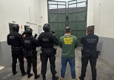 Mandados foram cumpridos em Chapec&oacute; e Joinville; investiga&ccedil;&atilde;o aponta poss&iacute;vel uso indevido da atividade profissional para favorecer integrantes de fac&ccedil;&atilde;o