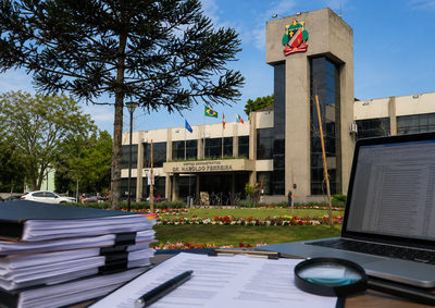 Documentos do Minist&eacute;rio P&uacute;blico analisados pela reportagem mostram a continuidade de contratos entre duas gest&otilde;es e ampliam a cronologia da Opera&ccedil;&atilde;o