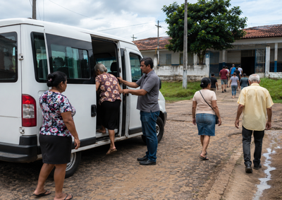 Oferecer condu&ccedil;&atilde;o para aliciar eleitores &eacute; proibido, enquanto o transporte coletivo gratuito do poder p&uacute;blico segue regras pr&oacute;prias