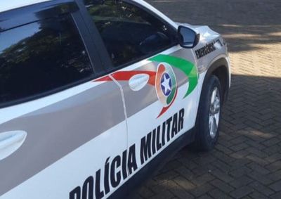 Segundo a PM, homem mudou de dire&ccedil;&atilde;o e guardou algo na jaqueta antes de ser abordado