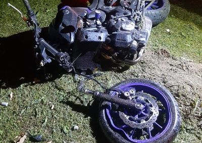 Capacete da v&iacute;tima estava quebrado e bombeiros identificaram suspeita de traumatismo cranioencef&aacute;lico