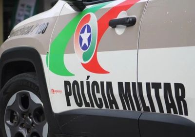 Condutor foi encontrado cerca de 200 metros do acidente e disse &agrave; PM que havia dado apenas uma &ldquo;esbarrada&rdquo; no ve&iacute;culo