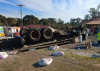 V&iacute;tima ficou presa &agrave;s ferragens entrou em parada cardiorrespirat&oacute;ria e teve o &oacute;bito constatado ainda no local