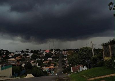 Instabilidade aumenta na quinta-feira, com risco de chuva intensa, raios, vento forte e queda de granizo