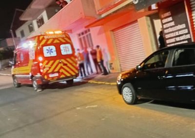 V&iacute;tima estava no banco do motorista de um Volkswagen Gol estacionado ao lado da via