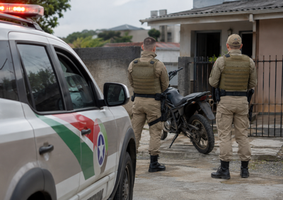 Caso foi registrado na manh&atilde; de s&aacute;bado (12), ap&oacute;s policiais serem chamados a uma resid&ecirc;ncia na Rua Reinaldo Hubner
