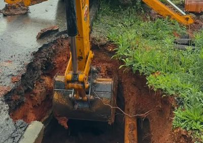 Trabalhador foi socorrido e encaminhado para atendimento m&eacute;dico ap&oacute;s ser atingido durante o servi&ccedil;o