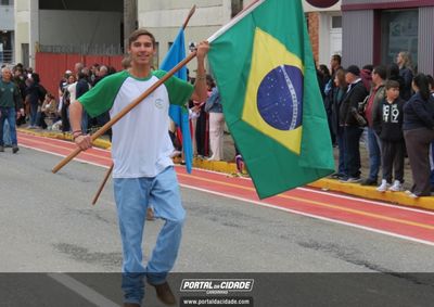 Programa&ccedil;&atilde;o come&ccedil;a &agrave;s 8h com hasteamento das bandeiras e desfile tem in&iacute;cio previsto para as 8h30