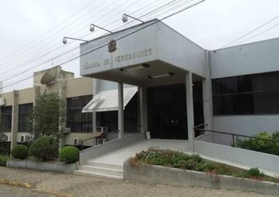 COLUNA ROBSON CALIXTO I Cobran&ccedil;as sobre tr&acirc;nsito, obras e contas municipais marcaram uma sess&atilde;o que merece reconhecimento e continuidade