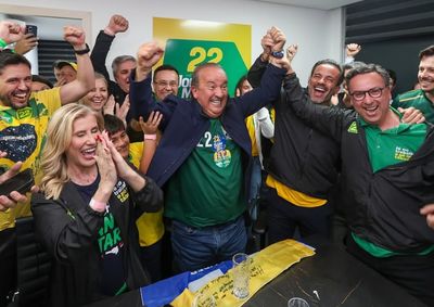Governador foi reeleito no primeiro turno com 68,98%; Jo&atilde;o Rodrigues venceu em dez cidades do Oeste