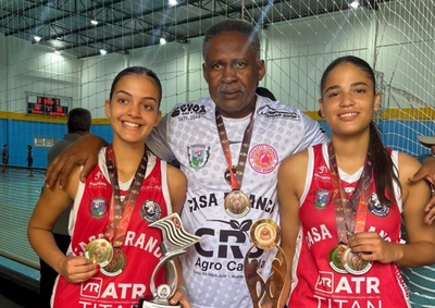 L&iacute;via Brito, 14 anos, e L&iacute;via Pimenta, 15, foram aprovadas em seletiva e j&aacute; treinam com o Franca Basquetebol Clube para disputar o Campeonato Paulista
