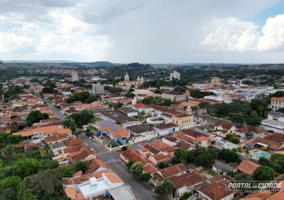 Agropecu&aacute;ria e setor de servi&ccedil;os puxaram queda no munic&iacute;pio; ind&uacute;stria foi o &uacute;nico segmento com resultado positivo