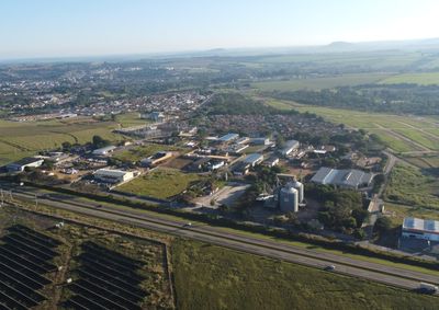 Epis&oacute;dio envolvendo uma ind&uacute;stria farmac&ecirc;utica e indicadores econ&ocirc;micos recentes levantam d&uacute;vidas sobre os rumos do desenvolvimento municipal