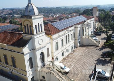 Profissionais teriam interrompido atendimentos ap&oacute;s promessa de regulariza&ccedil;&atilde;o de pagamentos n&atilde;o ser cumprida; cirurgias tamb&eacute;m podem ser afetadas
