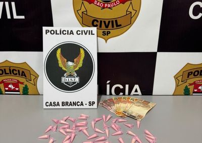 Jovens, de 17 e 15 anos, foram flagrados pela DISE com por&ccedil;&otilde;es de coca&iacute;na e dinheiro proveniente da venda de drogas; ambos ir&atilde;o para a Funda&ccedil;&atilde;o Casa