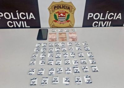 "N&atilde;o existe trabalho ruim, o ruim &eacute; ter que trabalhar!" Mas o "trabalho" do tr&aacute;fico terminou com um homem preso e 50 por&ccedil;&otilde;es de coca&iacute;na apreendidas