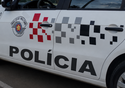 Criminosos danificaram o forro para roubar toda a fia&ccedil;&atilde;o el&eacute;trica. Investiga&ccedil;&atilde;o conta com apoio de c&acirc;meras de monitoramento de propriedade vizinha.