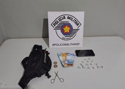 Pol&iacute;cia recuperou celular furtado, prendeu um homem por viol&ecirc;ncia dom&eacute;stica e apreendeu adolescente com 45 pedras de crack