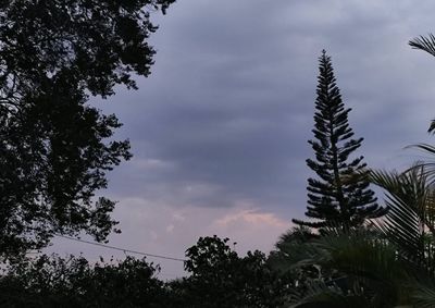 Frente fria deve provocar mudan&ccedil;a brusca no tempo, com temporal nesta ter&ccedil;a e manh&atilde;s mais frias nos dias seguintes