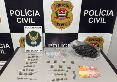 DISE surpreendeu suspeita de 26 anos vendendo drogas no bairro S&atilde;o Bernardo e apreendeu dezenas de por&ccedil;&otilde;es de maconha