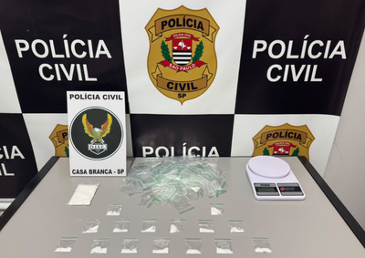 Coca&iacute;na a granel, por&ccedil;&otilde;es fracionadas, centenas de embalagens e balan&ccedil;a de precis&atilde;o foram encontradas na casa da suspeita, no Parque S&atilde;o Paulo
