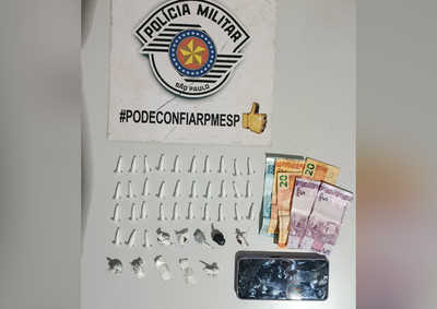 Abordado confessou a venda de drogas; foram apreendidos pinos de coca&iacute;na, maconha e dinheiro
