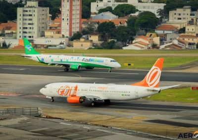 Os aeronautas, que reivindicam melhores condi&ccedil;&otilde;es de trabalho e reajustes salariais, fizeram uma paralisa&ccedil;&atilde;o de duas horas no in&iacute;cio da manh&atilde; de hoje.