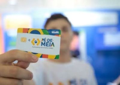 Ao comprovar a matr&iacute;cula e frequ&ecirc;ncia, o estudante recebe incentivo mensal e uma poupan&ccedil;a ao final de cada ano letivo conclu&iacute;do 