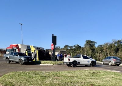Colis&atilde;o lateral entre caminh&otilde;es n&atilde;o teve v&iacute;timas 